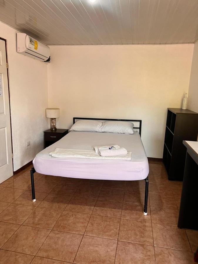 Cabinas Playa Bandera Bed & Breakfast Parrita Exterior photo