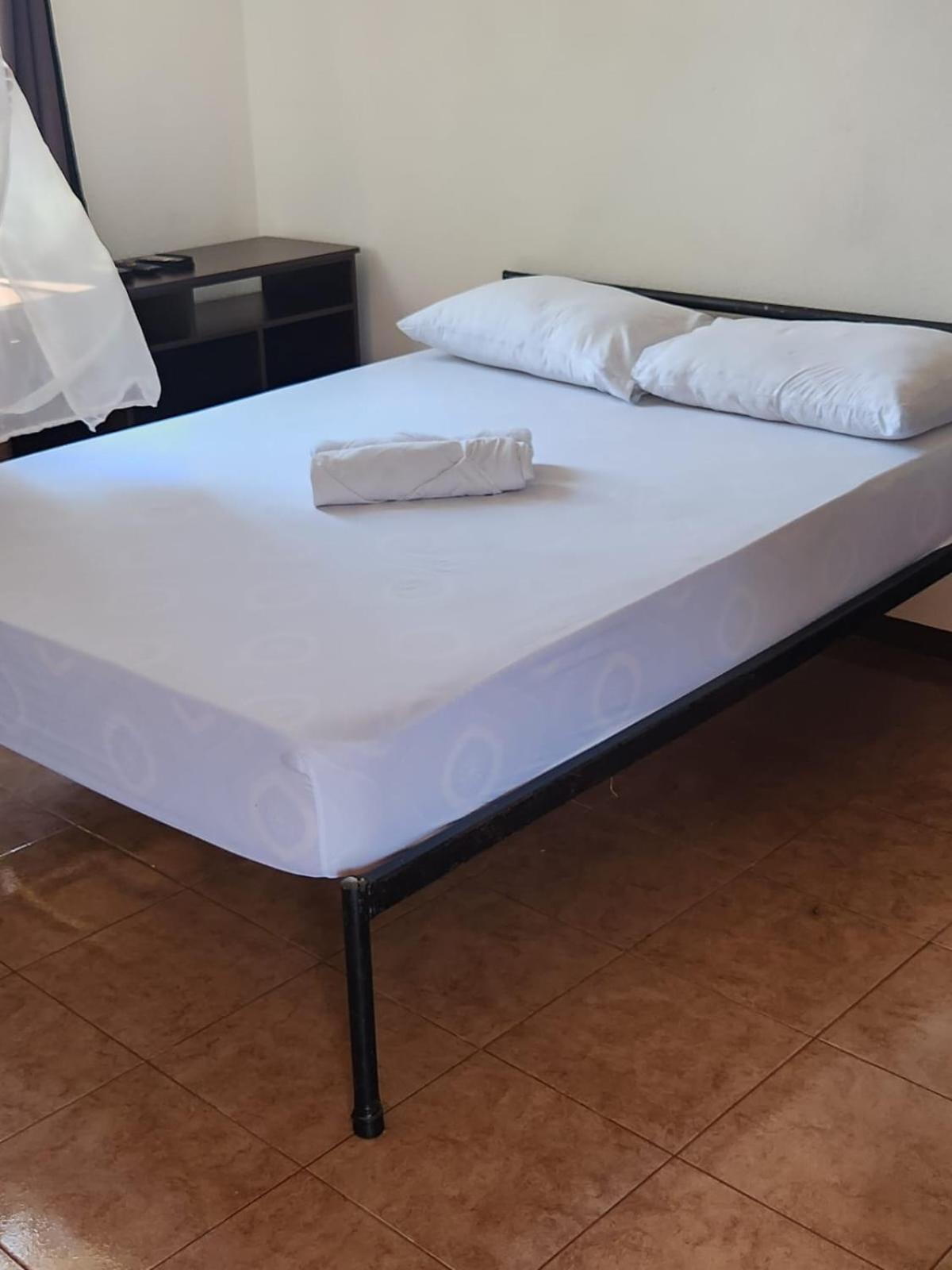 Cabinas Playa Bandera Bed & Breakfast Parrita Exterior photo