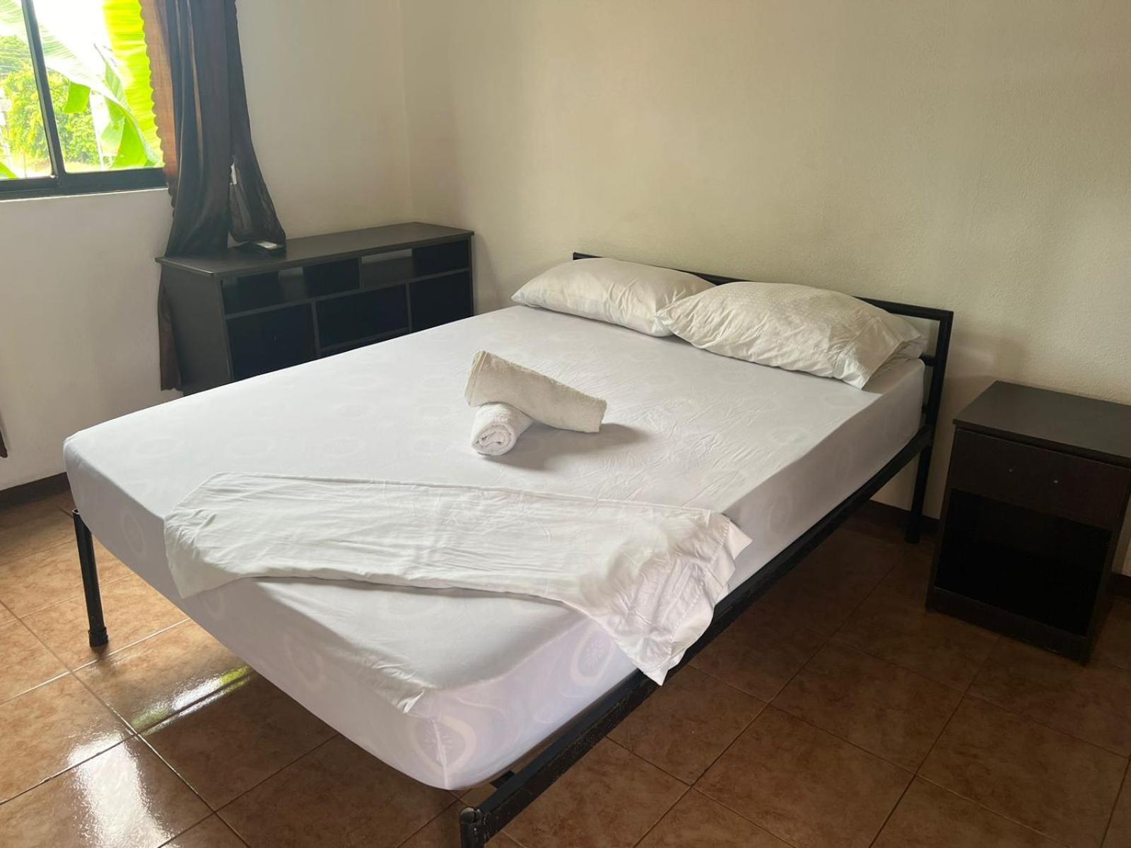 Cabinas Playa Bandera Bed & Breakfast Parrita Exterior photo
