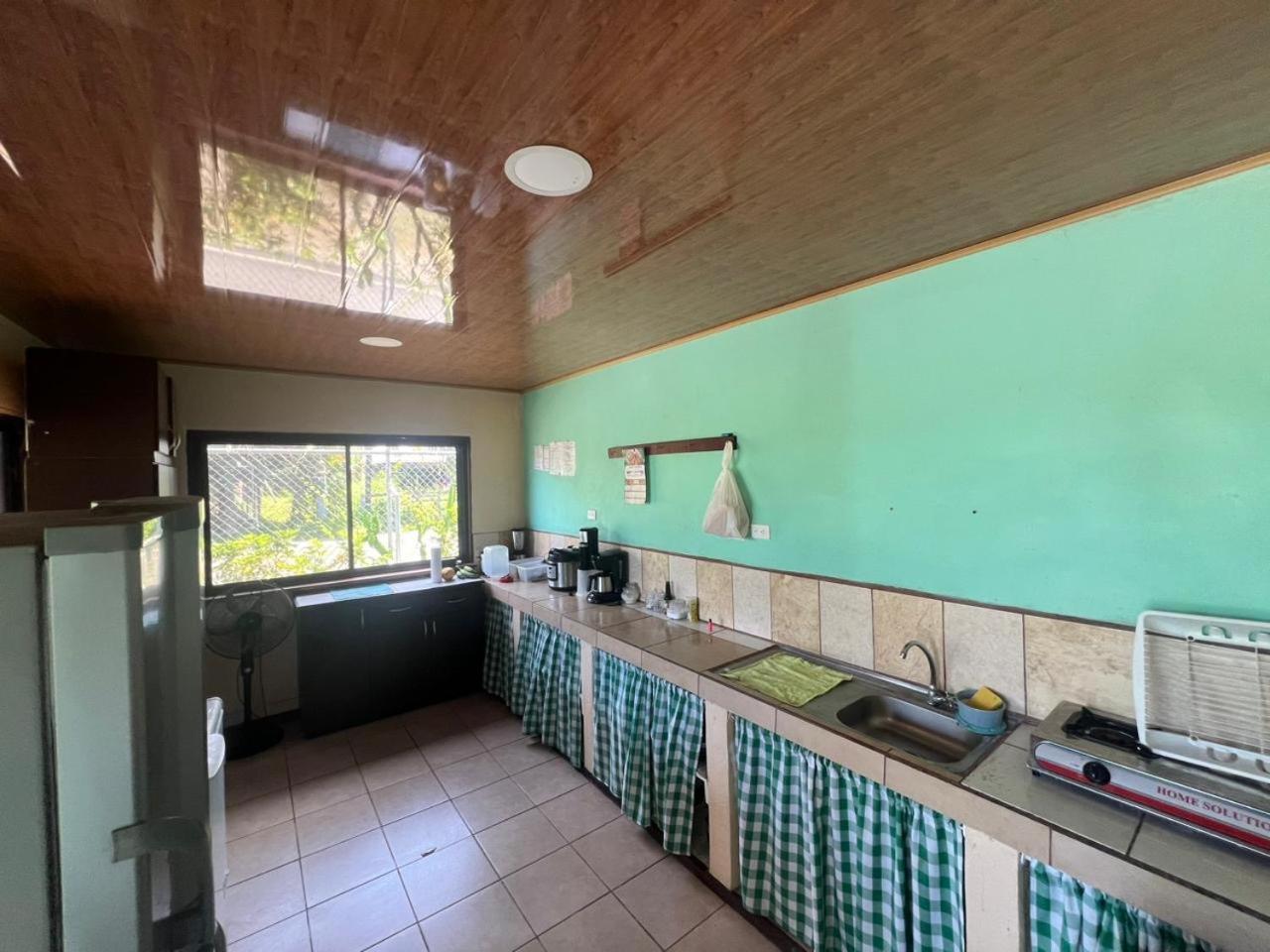Cabinas Playa Bandera Bed & Breakfast Parrita Exterior photo